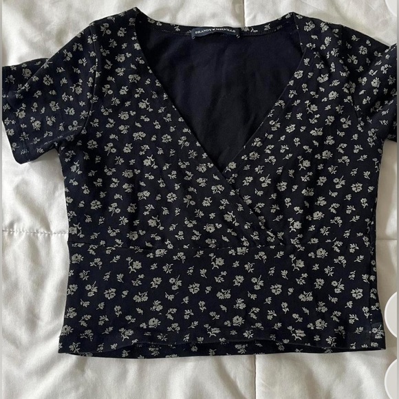 Brandy Melville Tops - Brandy Melville Crop Top